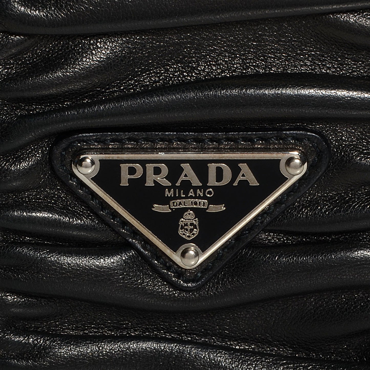 Nappa Dressy Gaufre Ruched Flap Clutch Nero Black