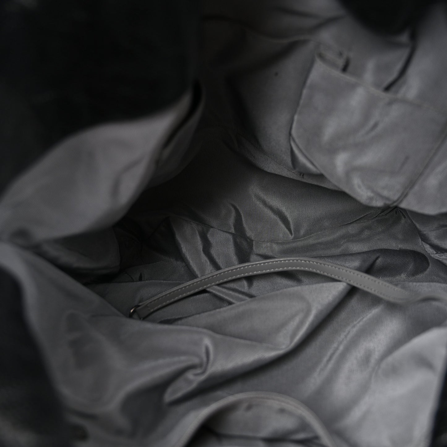 Distressed Glazed Caviar Quilted Large Elastic Tote Black