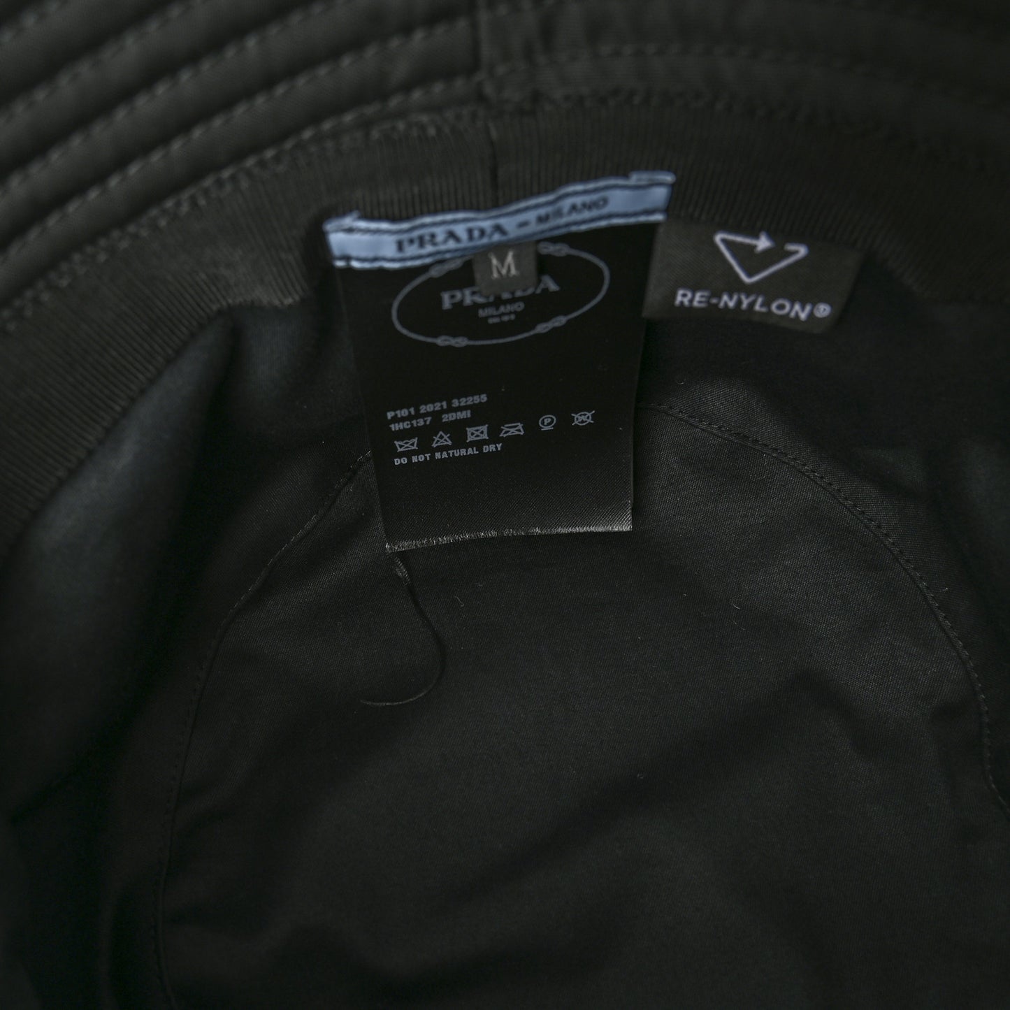 Re-Nylon Metal Triangle Logo Womens Bucket Hat M Black
