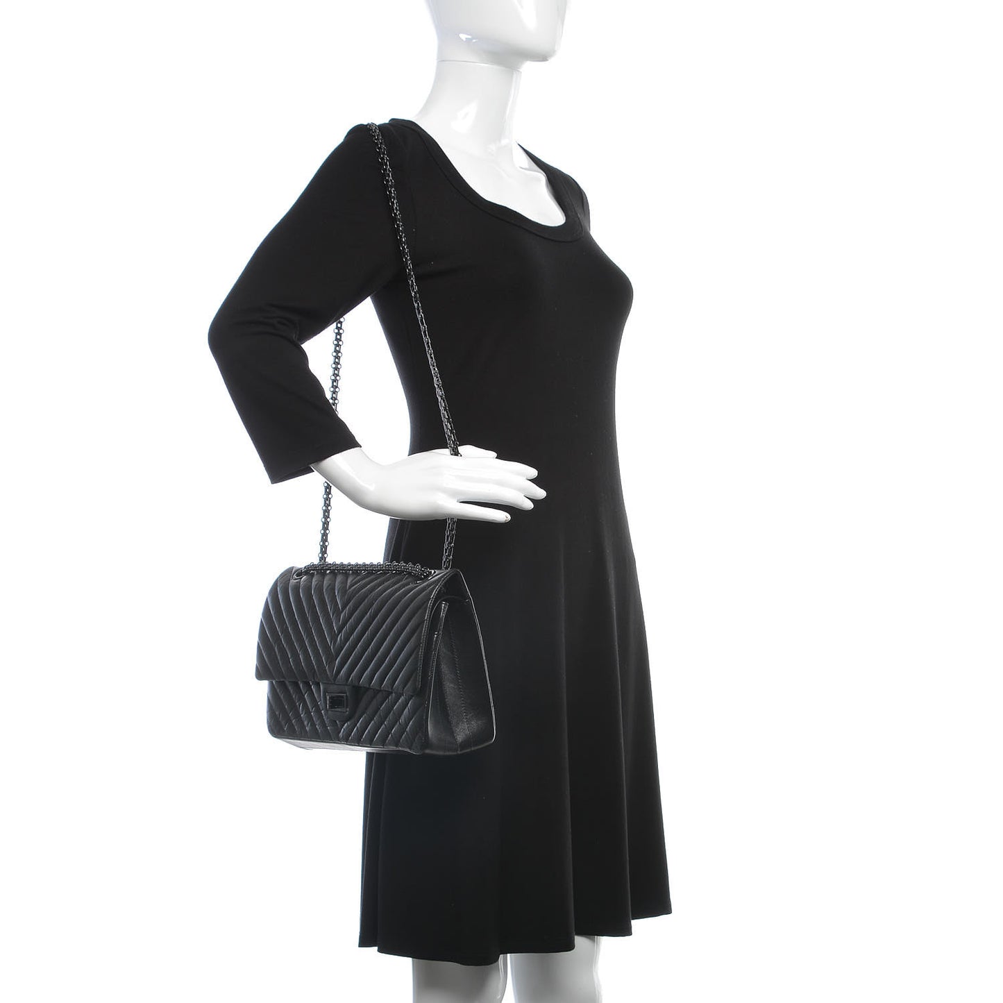 Aged Calfskin Chevron Quilted 2.55 Reissue 226 So Black