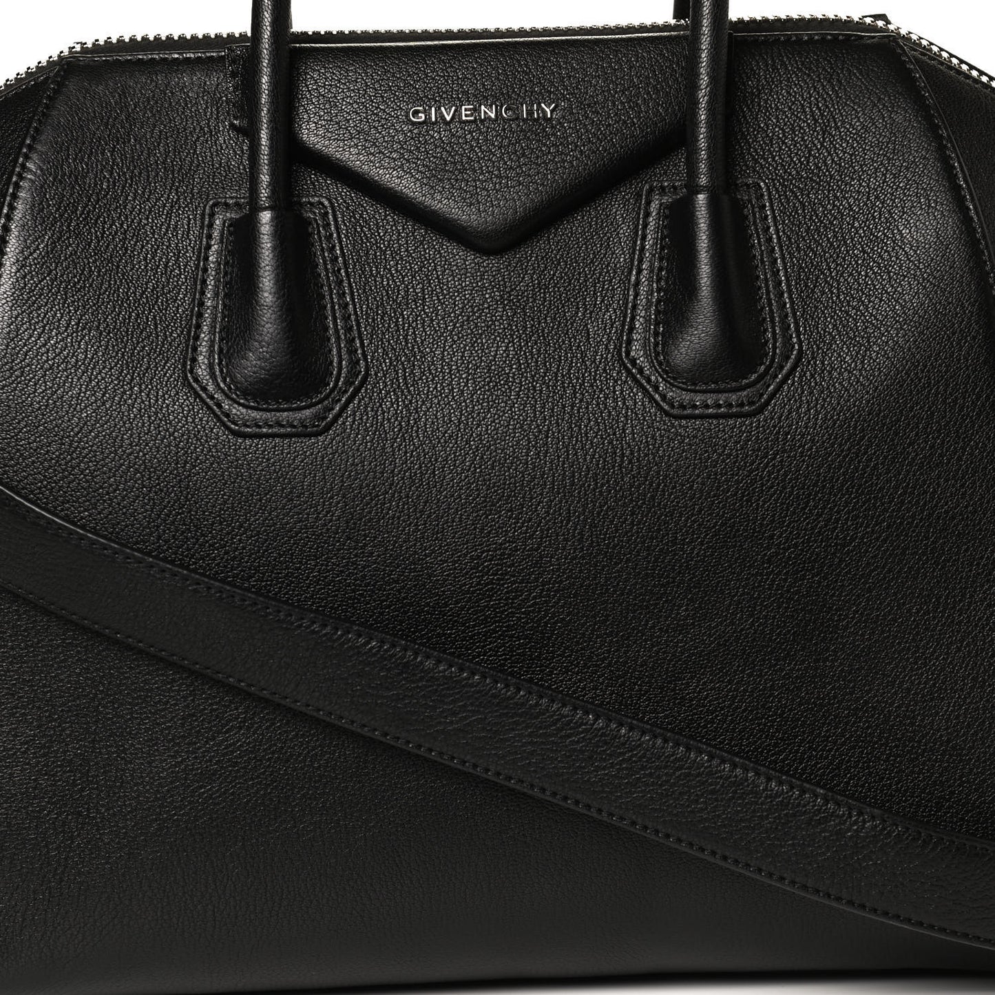 Sugar Goatskin Medium Antigona Black