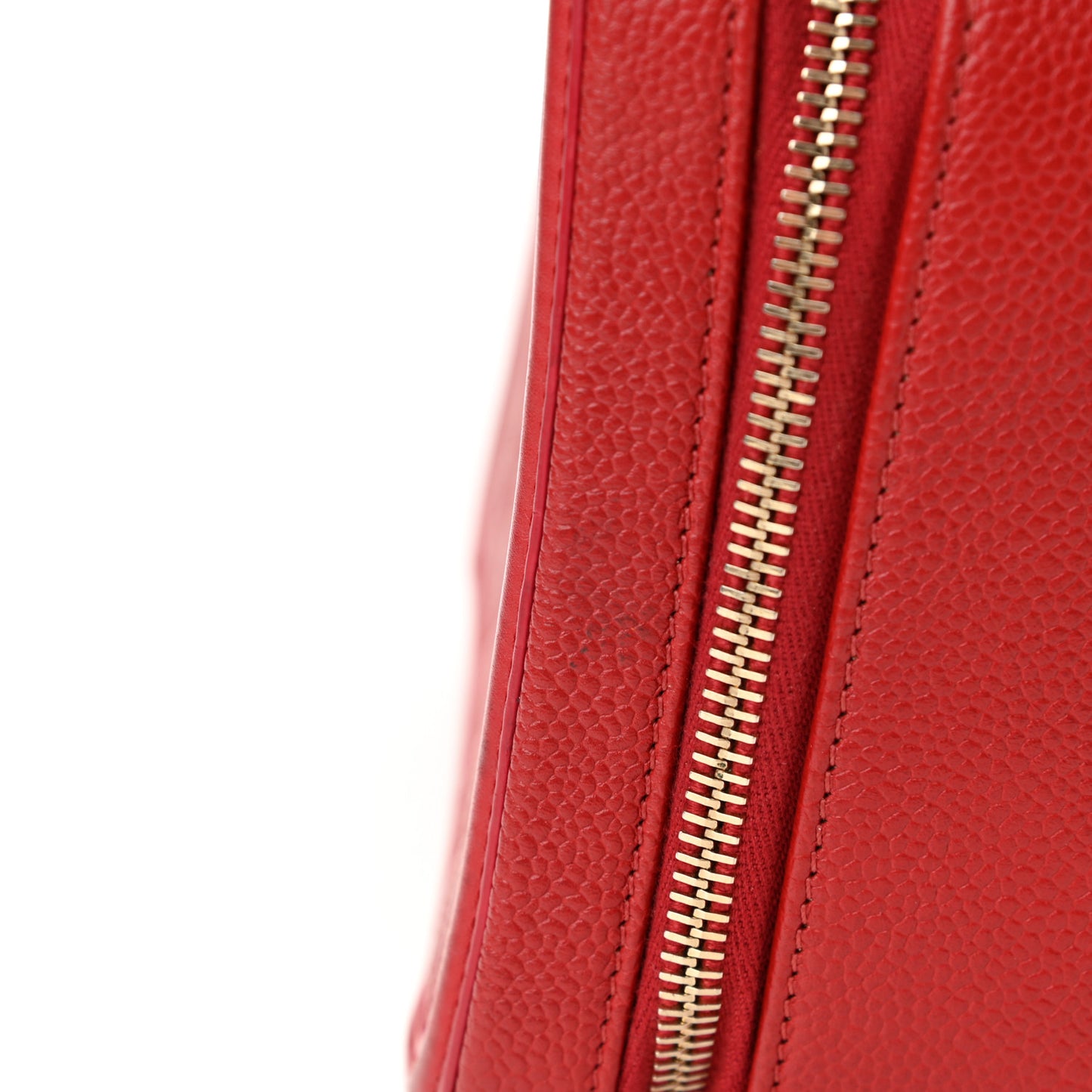 Caviar Quilted Medium CC Filigree Vanity Case Red