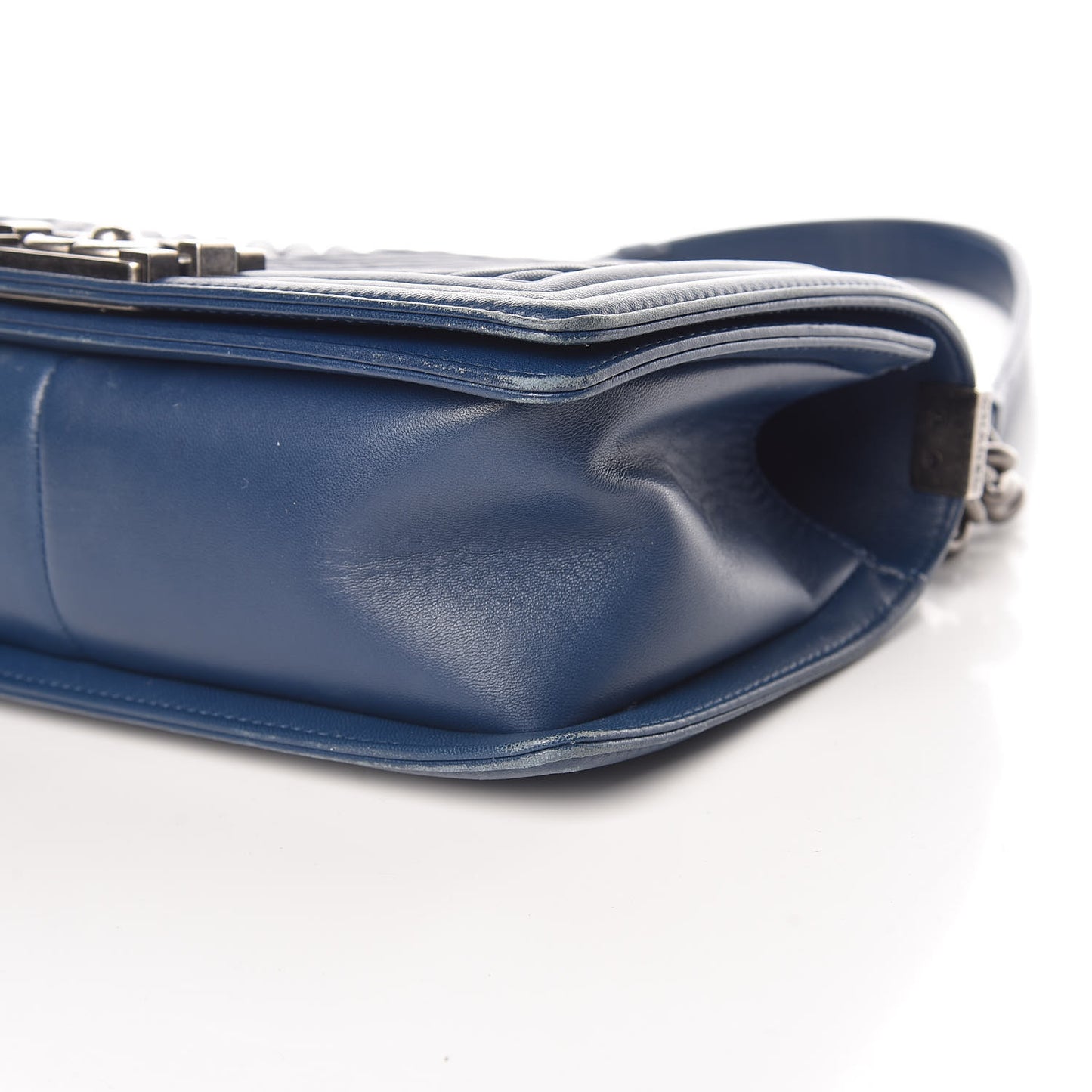 Wrinkled Lambskin Chevron Quilted Medium Boy Flap Navy