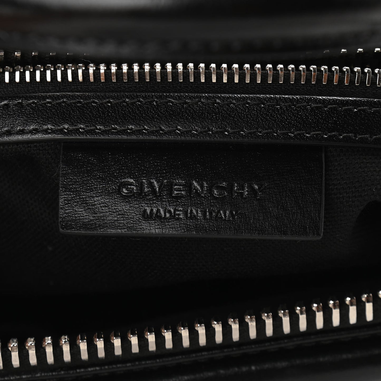 Shiny Lord Calfskin Small Antigona Black