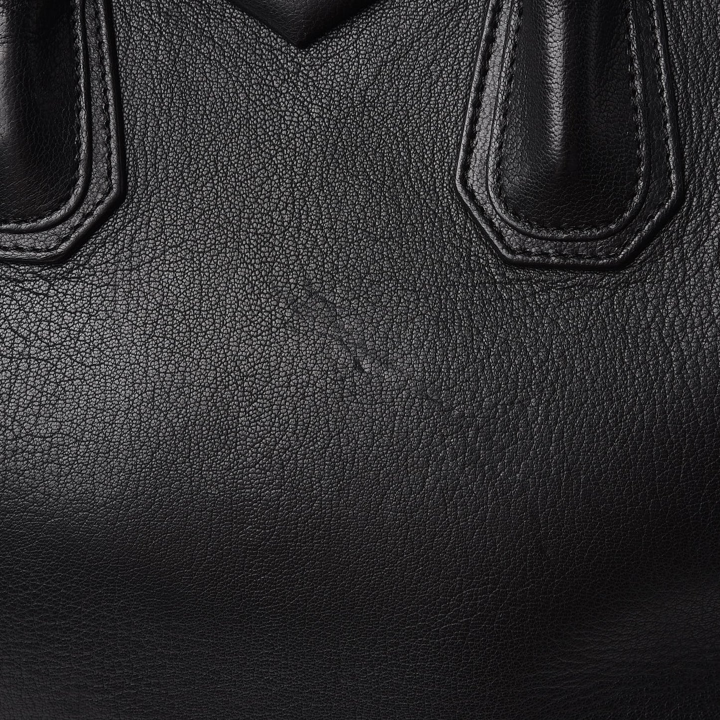 Sugar Goatskin Medium Antigona Black