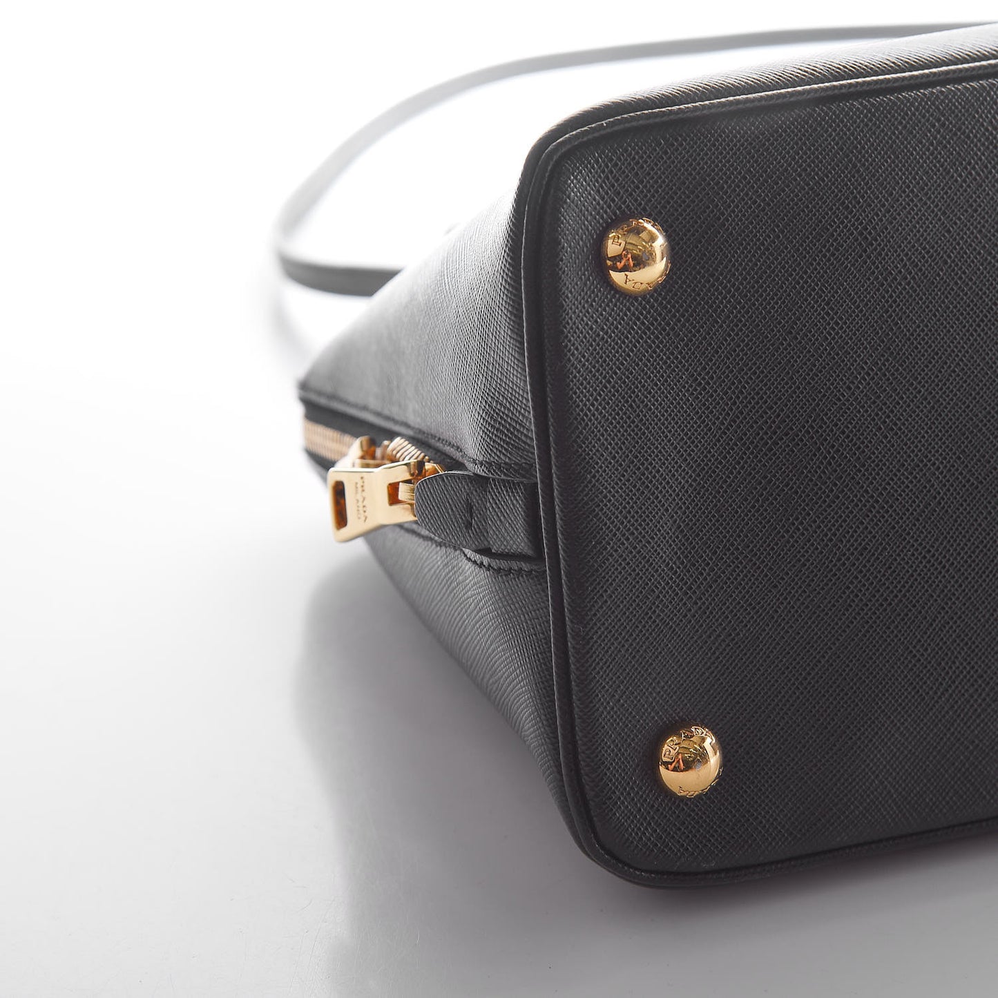 Saffiano Lux Medium Promenade Tote Black