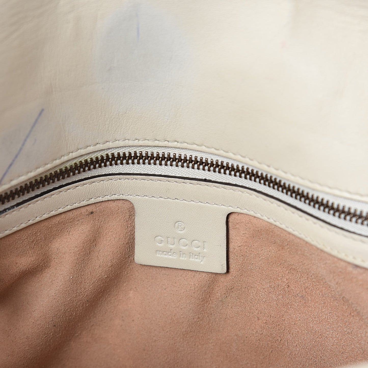 Calfskin Matelasse Medium GG Marmont Shoulder Bag White