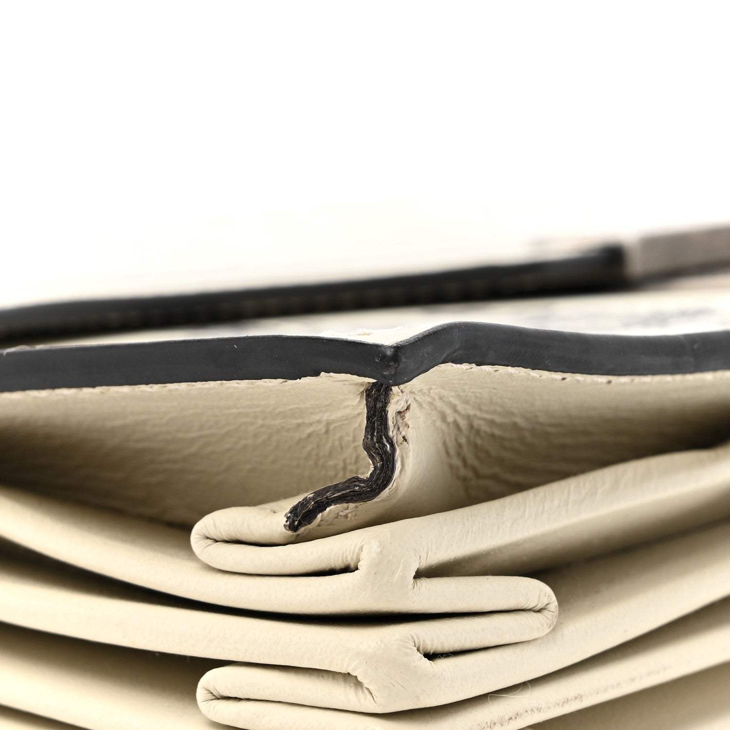 Gucci Calfskin Pouch Ivory Black 10 of 10