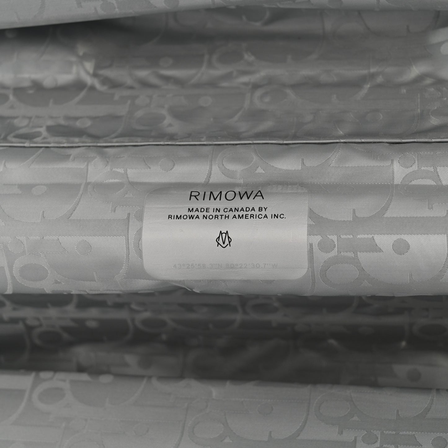 X RIMOWA Aluminum Gradient Cabin Luggage Silver