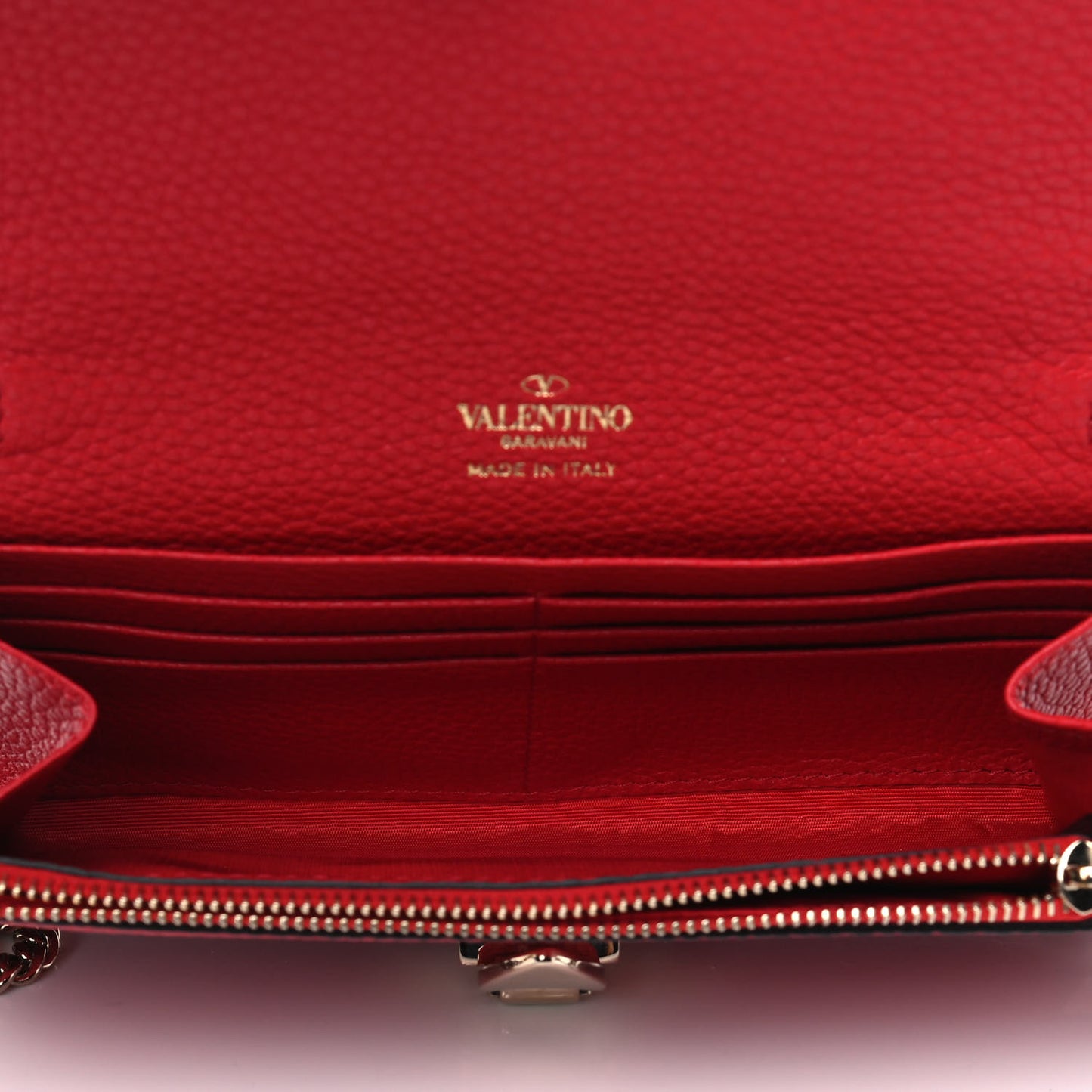 Pebbled Calfskin Rockstud Flip Lock Wallet On Chain Rouge Pur