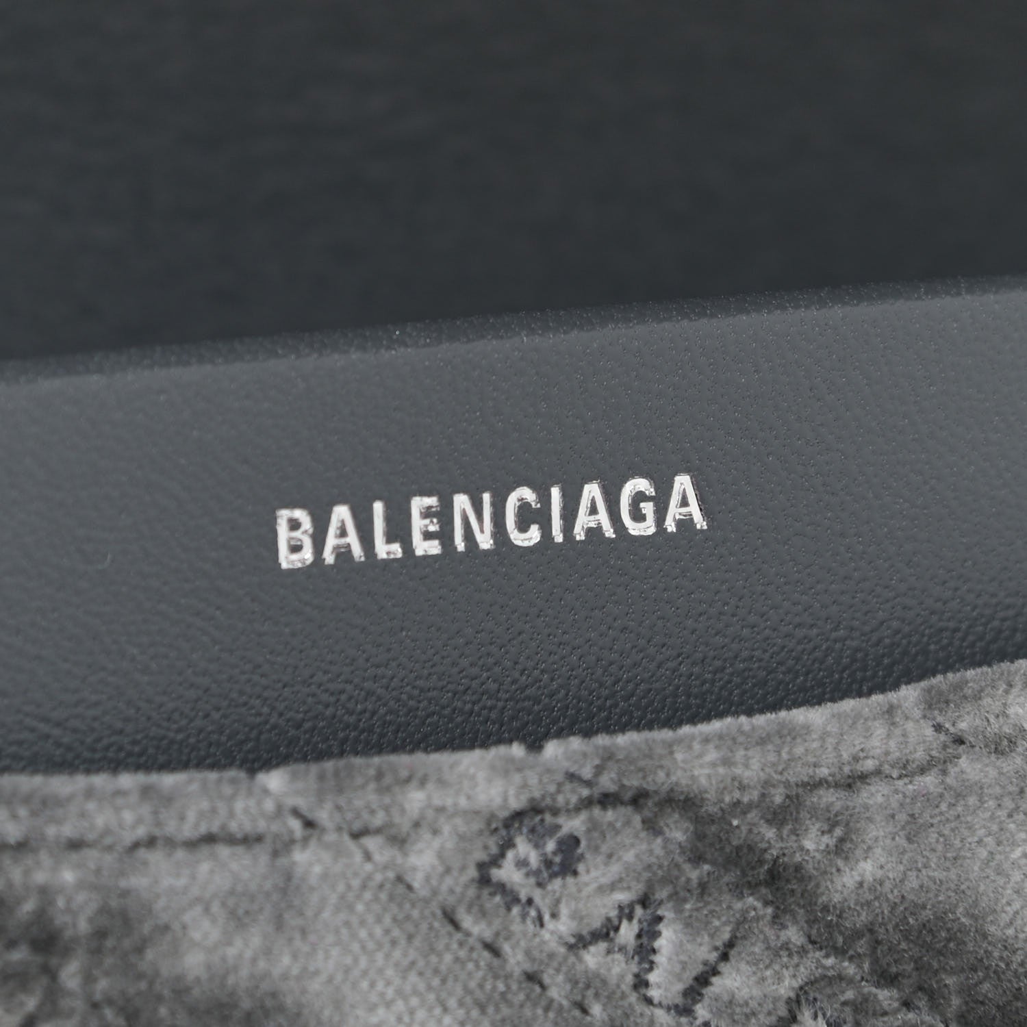 Balenciaga Velvet Charms Logo Matelasse M BB Round Shoulder Bag Gris 8 of 10