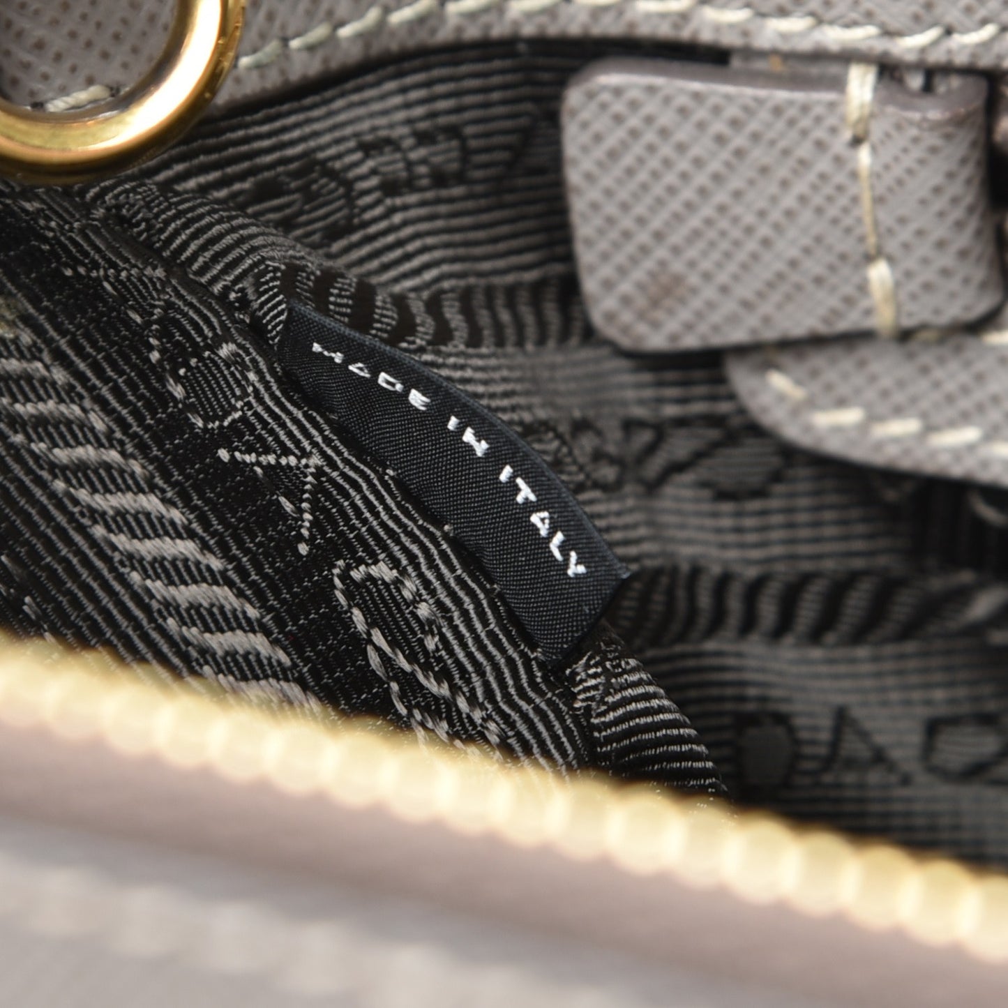 Saffiano Medium Galleria Double Zip Tote Argilla