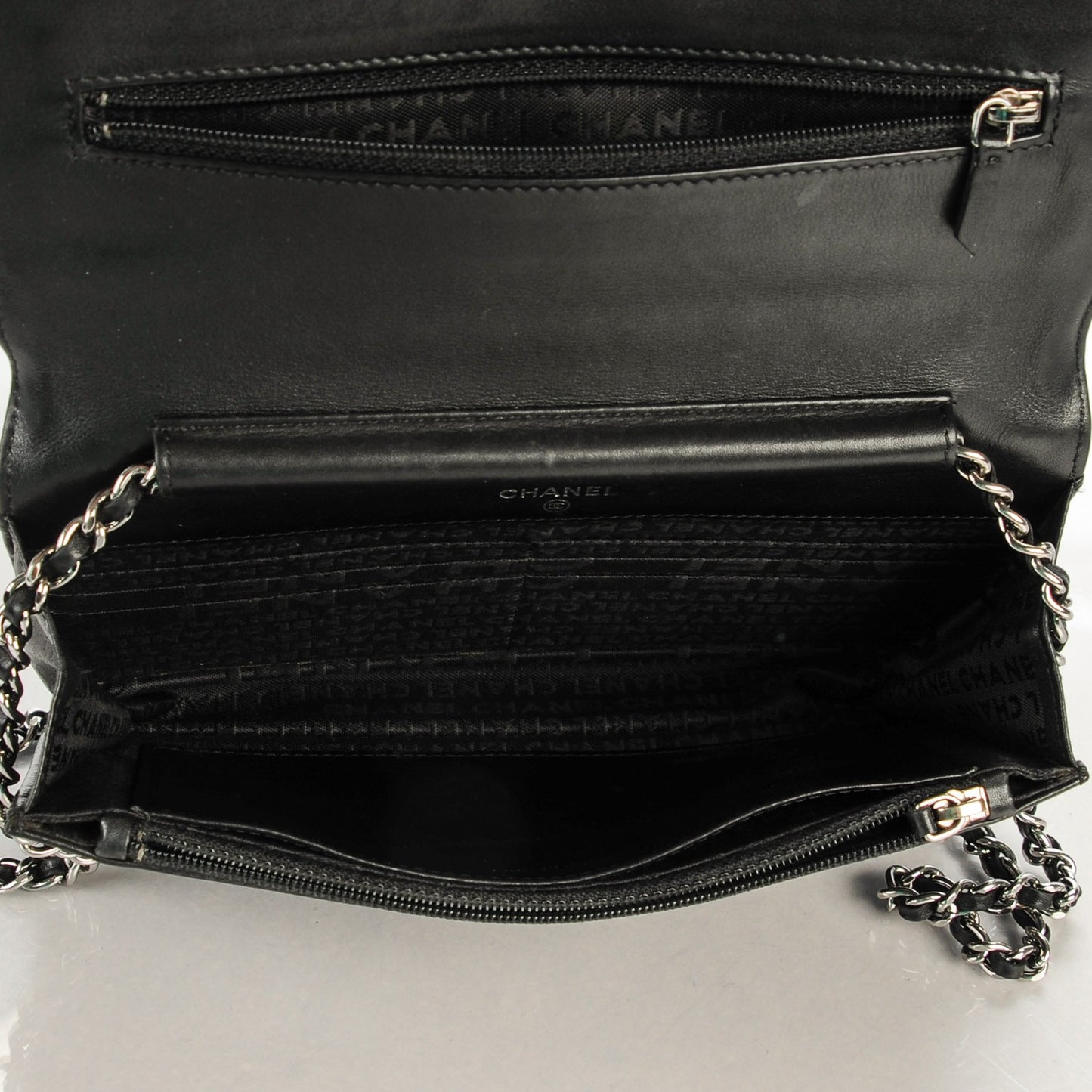 Lambskin Embossed Lax Wallet On Chain WOC Black