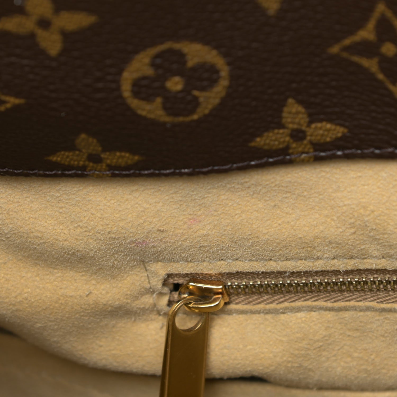 Louis Vuitton Monogram Artsy MM 9 of 15