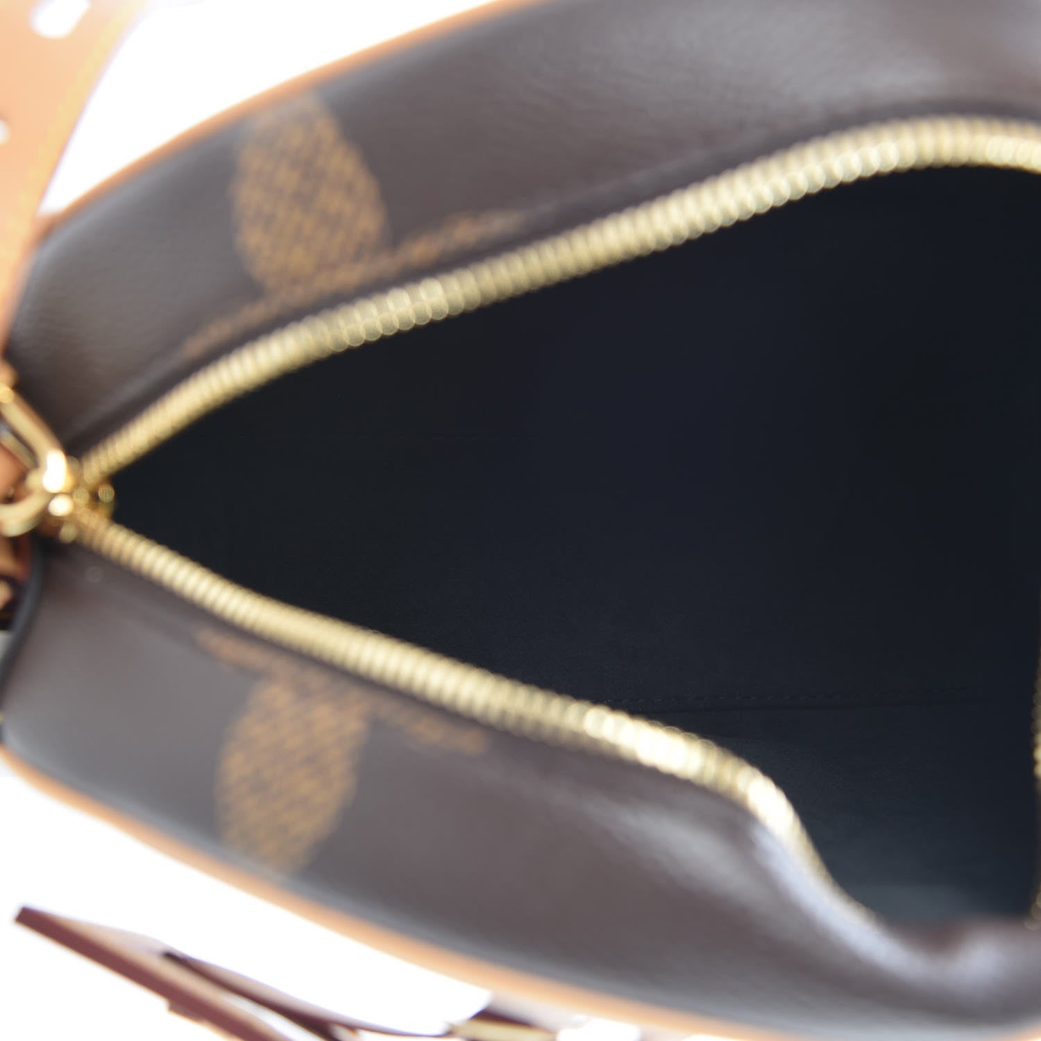 Louis Vuitton Reverse Monogram Giant Boite Chapeau Souple 5 of 11
