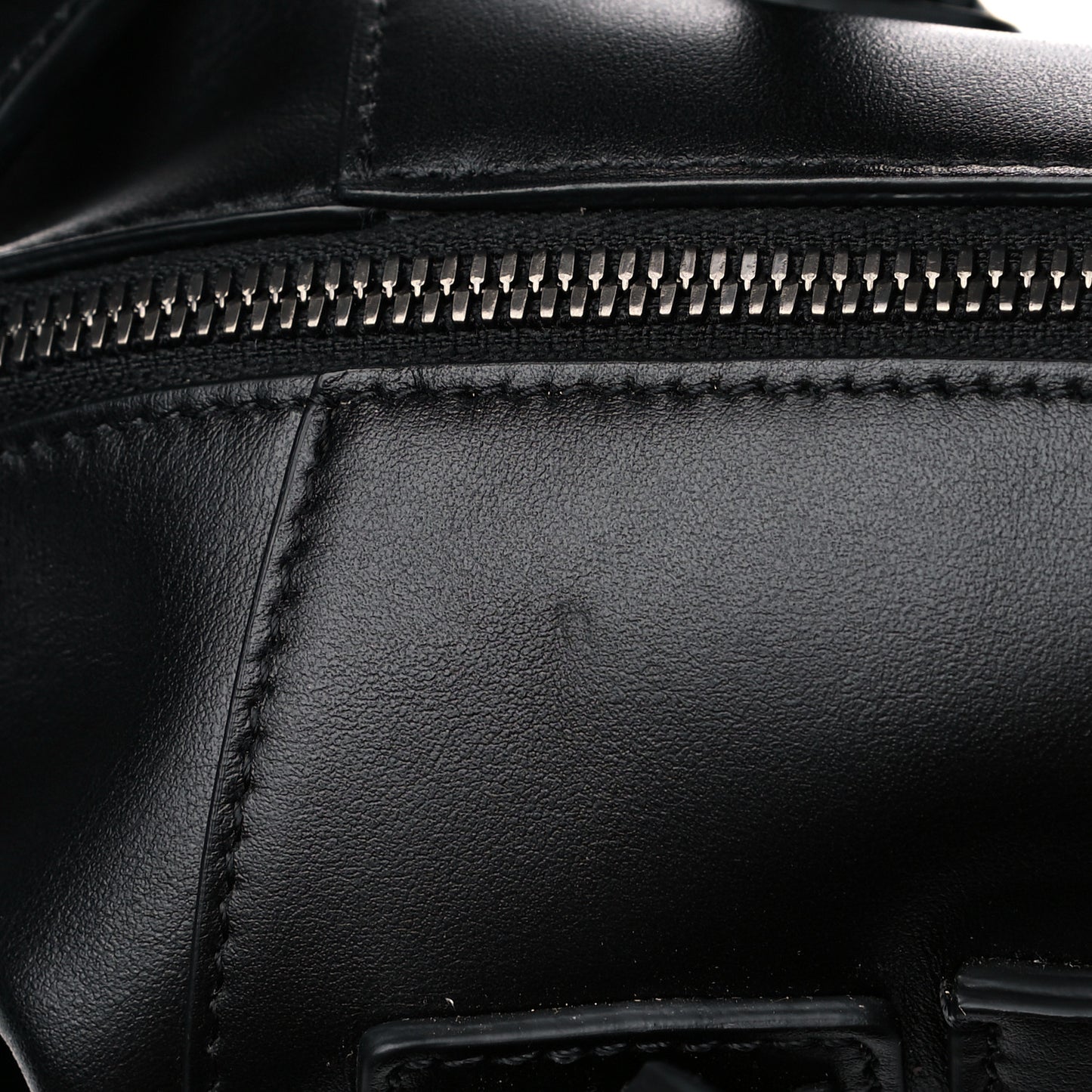 Smooth Calfskin Small Soft Antigona Black