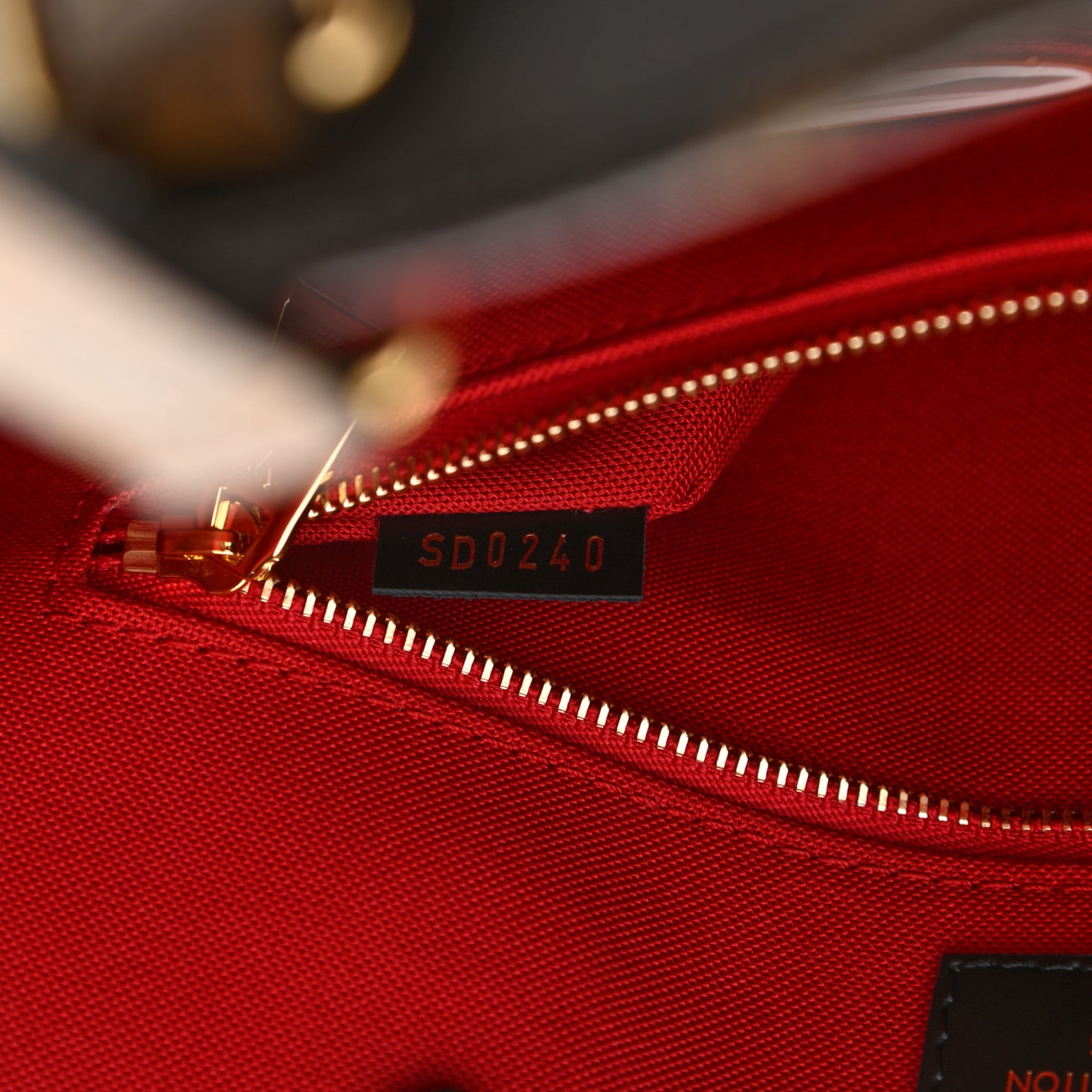 Reverse Monogram Giant Onthego MM