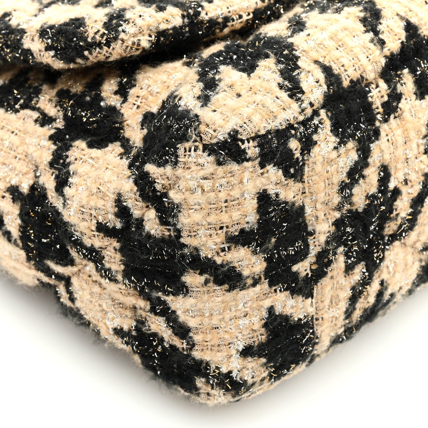 Tweed Maxi Chanel 19 Flap Beige Black