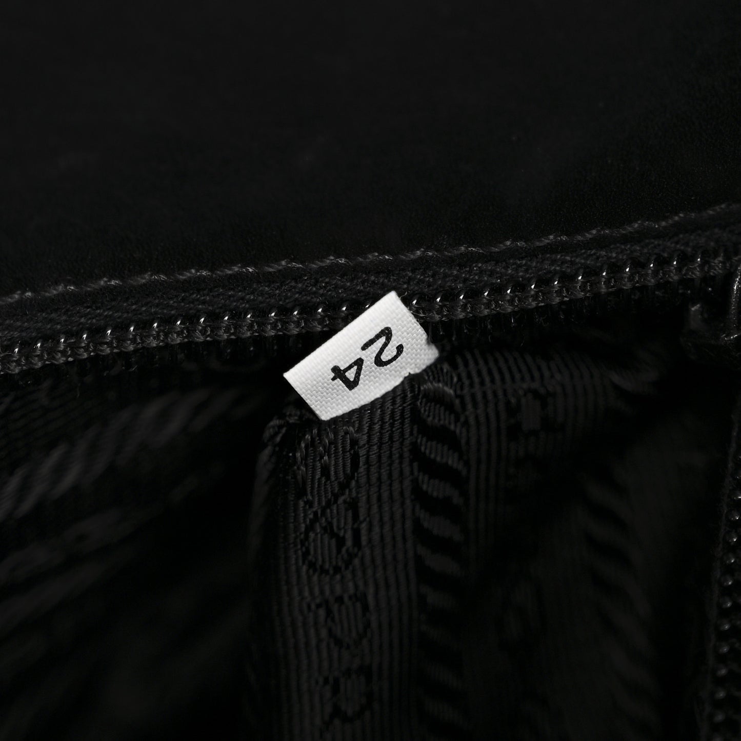 Vitello Trend Shoulder Bag Black