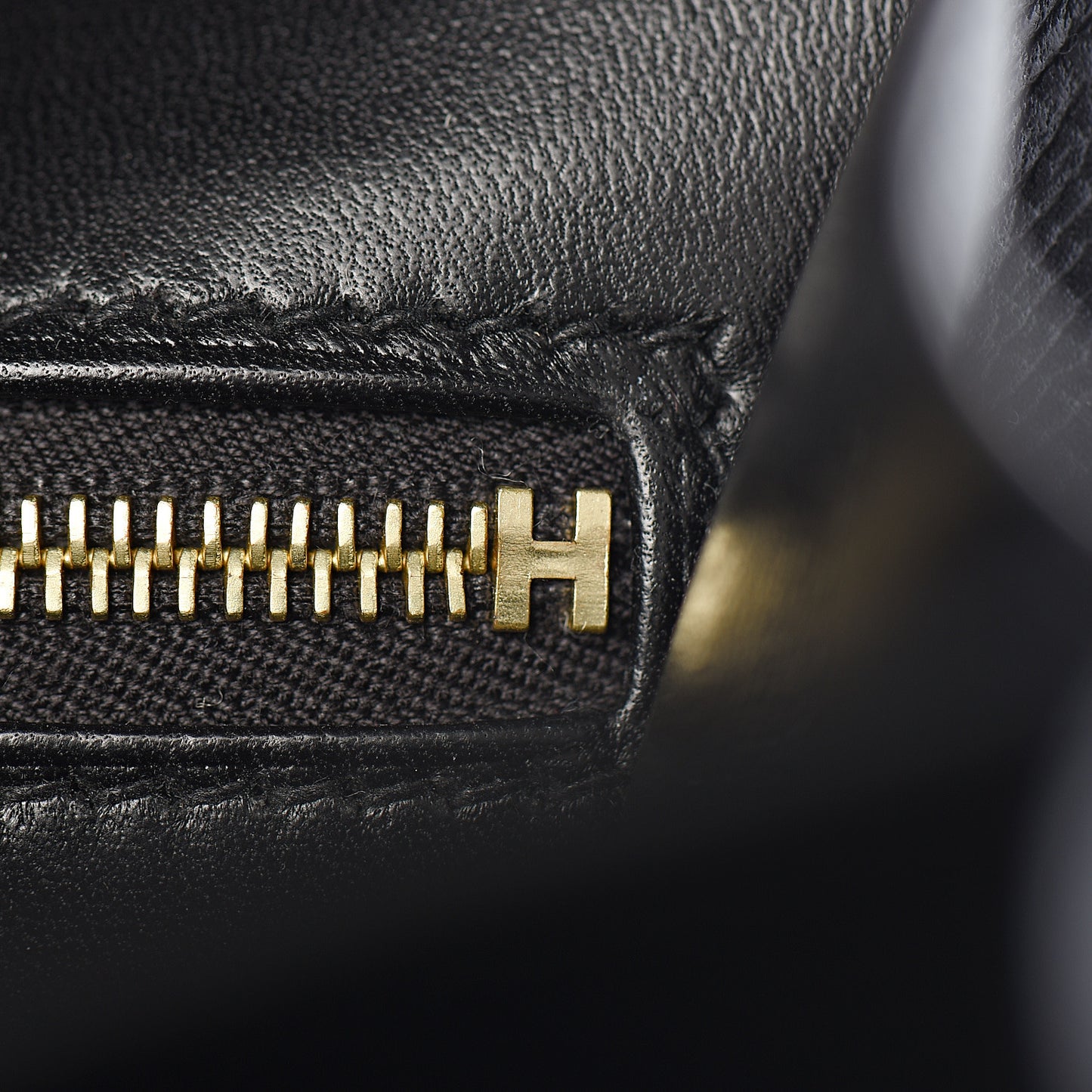 Epsom Constance 24 Black