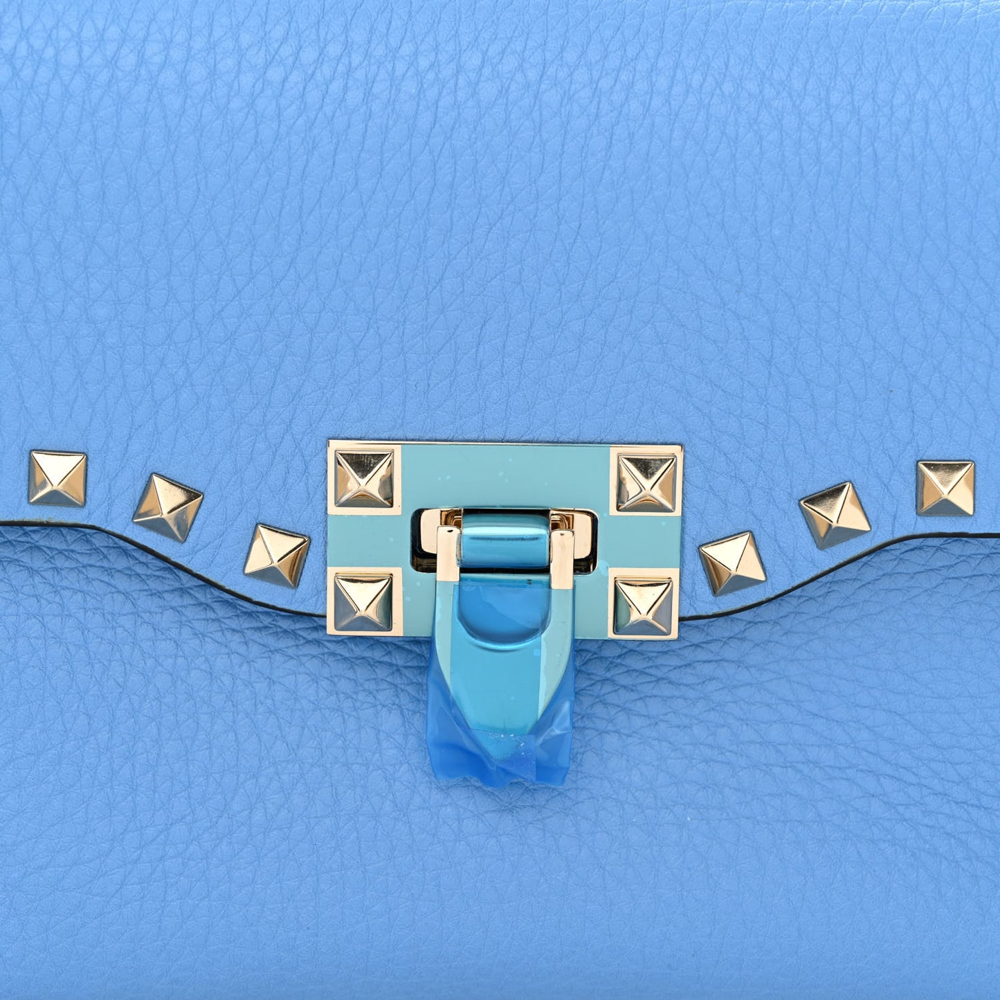 Pebbled Calfskin Medium Rockstud Flip Lock Crossbody Bag Denim