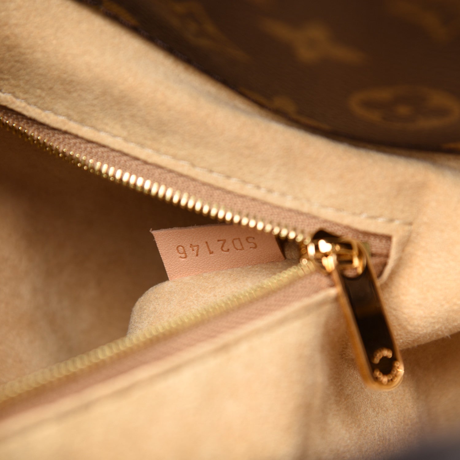 Louis Vuitton Monogram Artsy MM 6 of 11