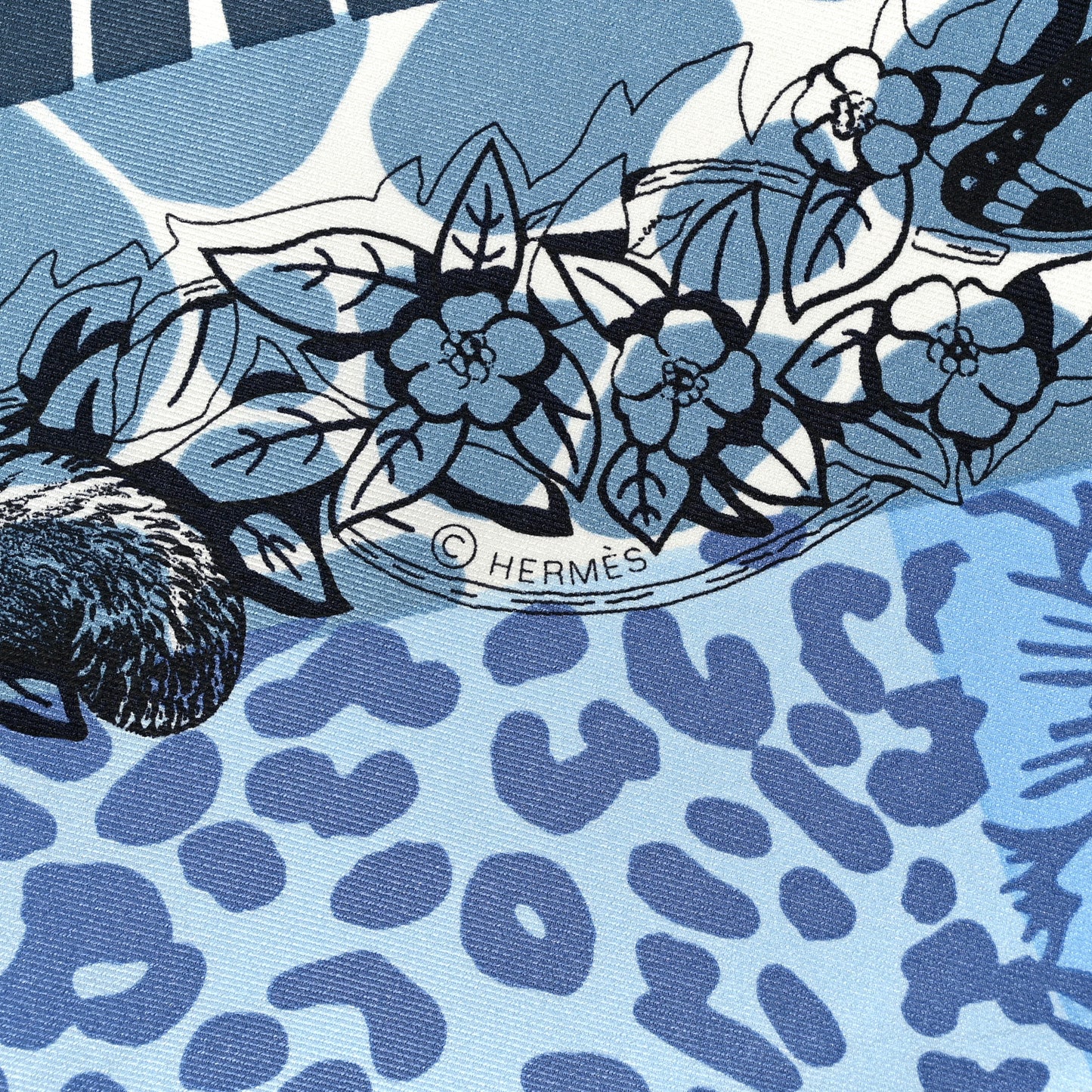 Silk Jungle Love Tampon Scarf 70 Bleu Jean White
