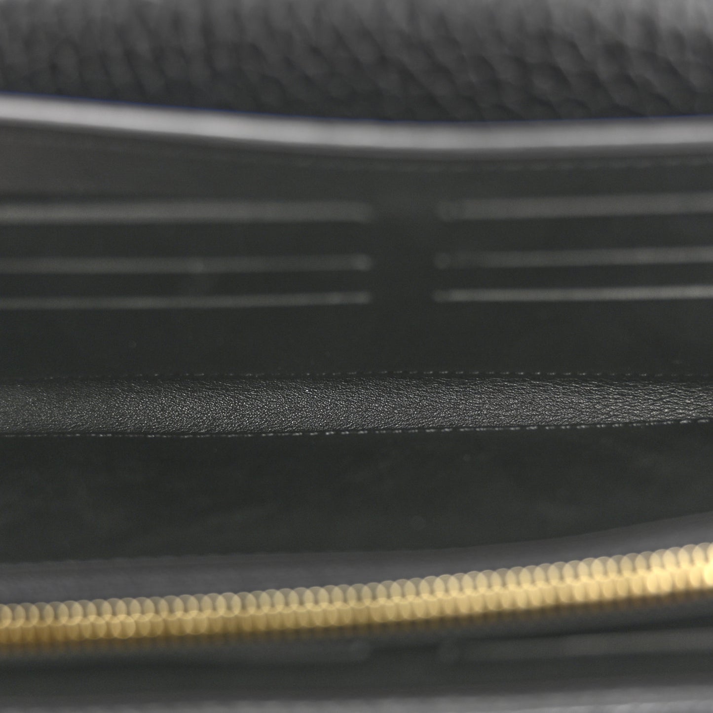 Taurillon Studded Sol Capucines Wallet Black