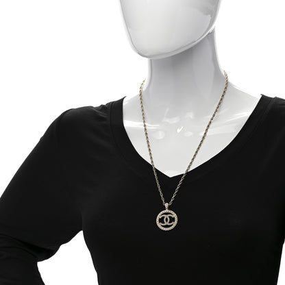Chanel Pearl CC Round Pendant Necklace Gold 2 of 7
