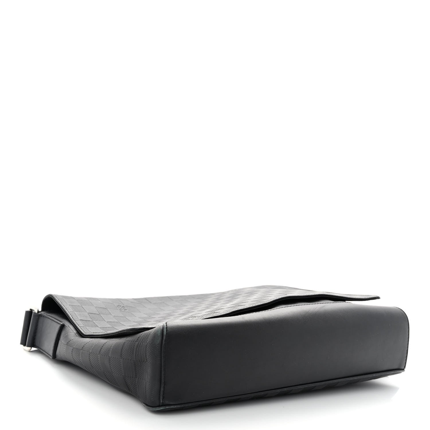 Louis Vuitton Damier Infini District MM Onyx 4 of 9