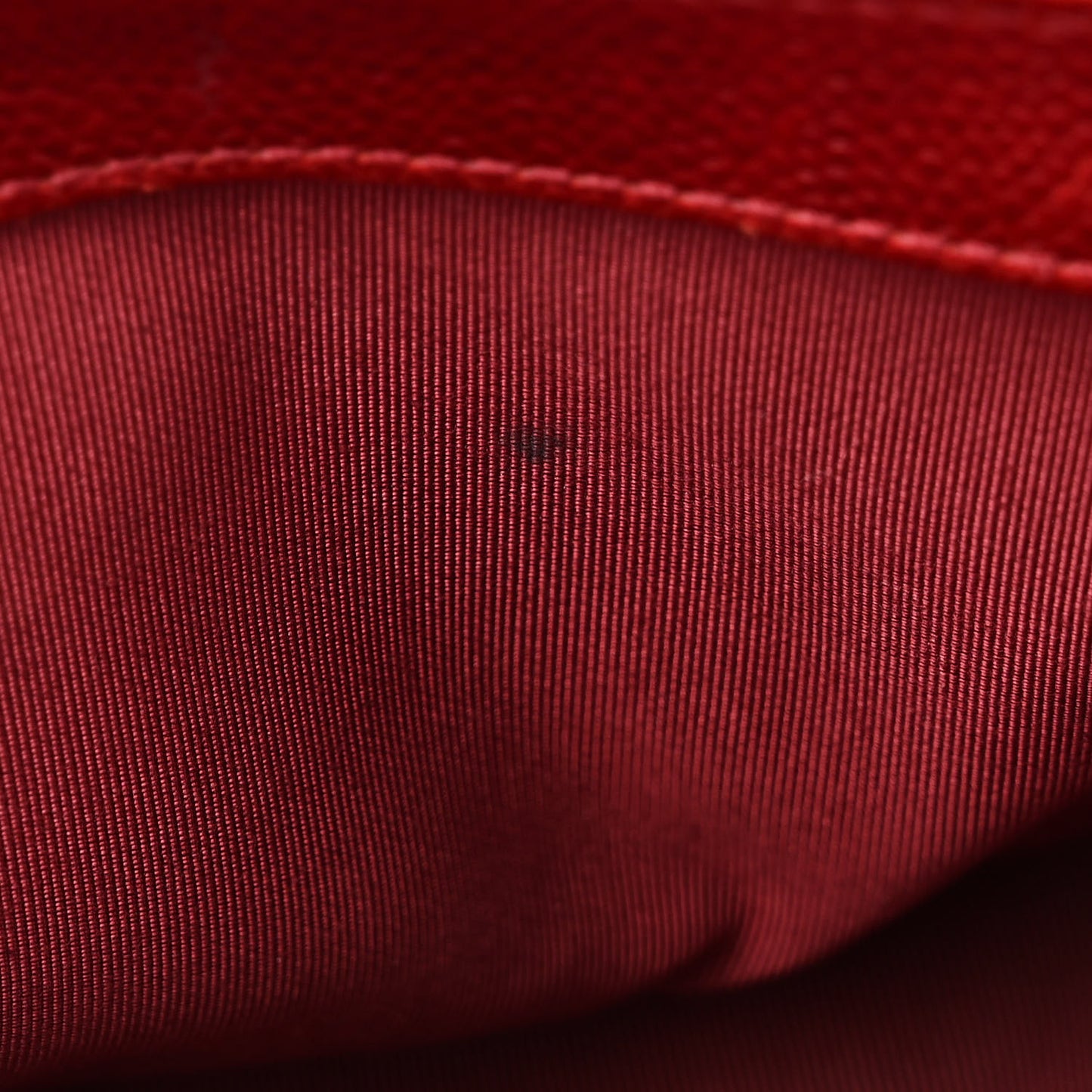 Caviar Quilted Medium Boy Flap Red