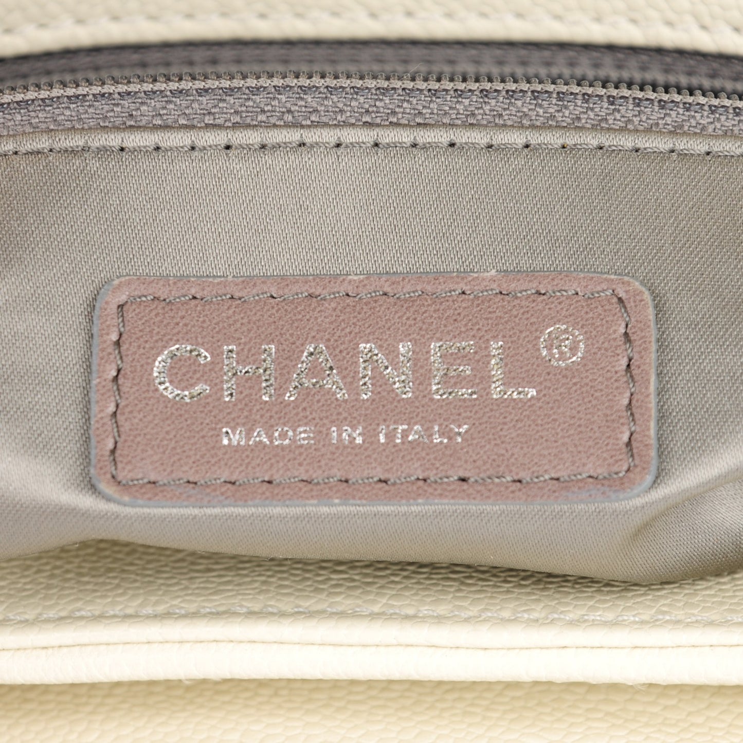 Caviar Pocket In The City Flap Ivory