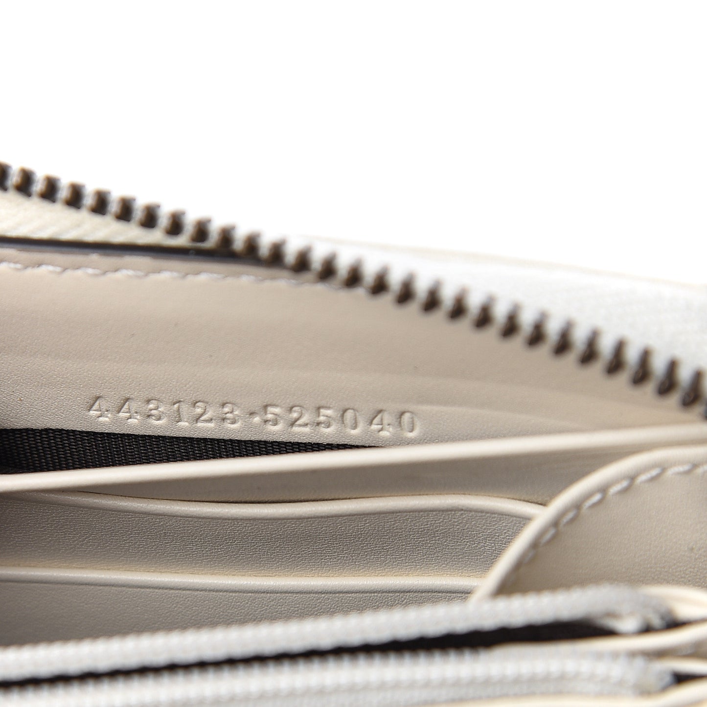 Calfskin Matelasse GG Marmont Zip Around Wallet White