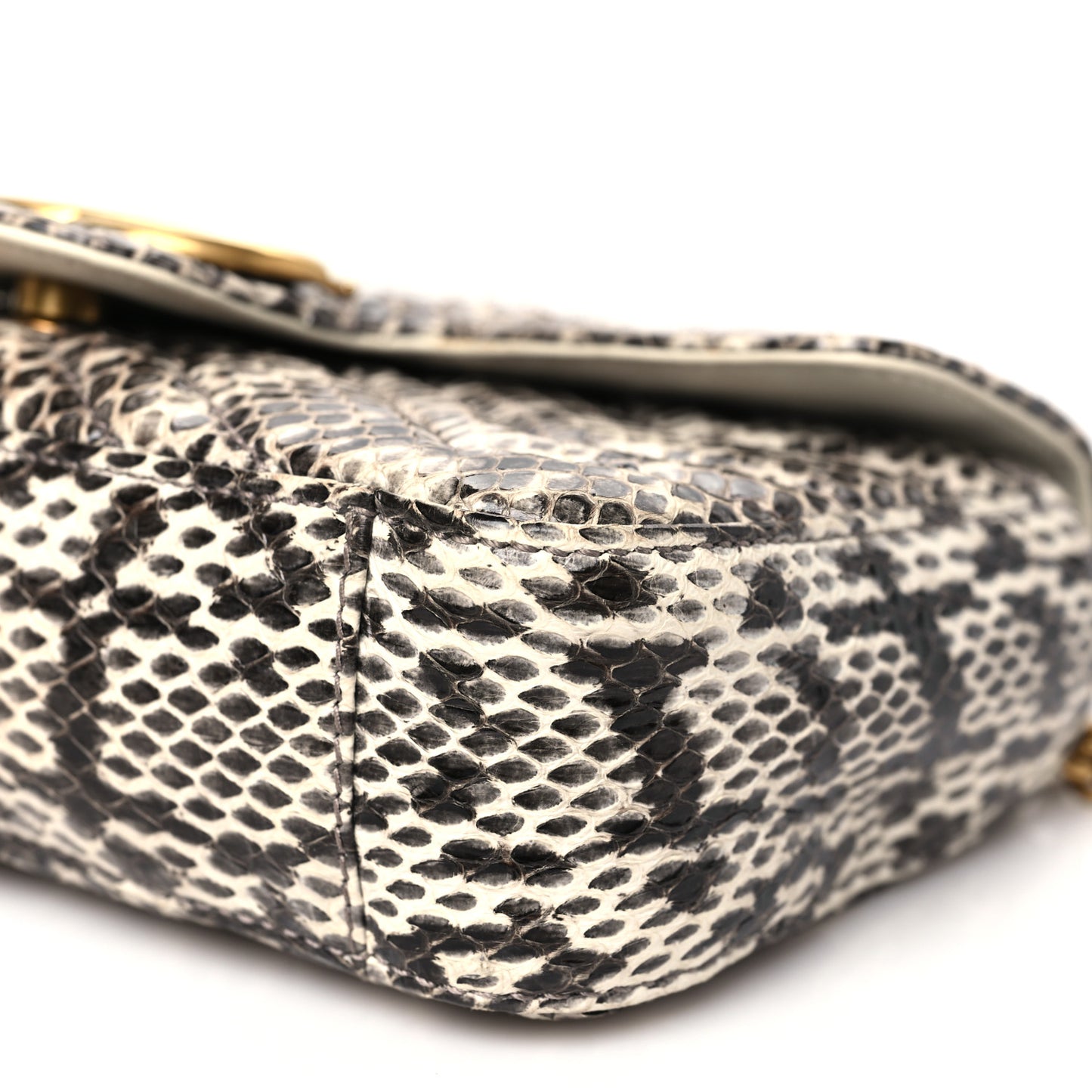Snakeskin Matelasse Super Mini GG Marmont Shoulder Bag Roccia