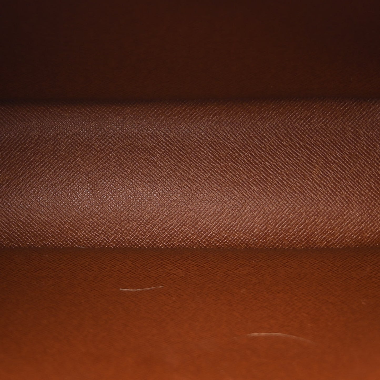 Monogram Nil 28
