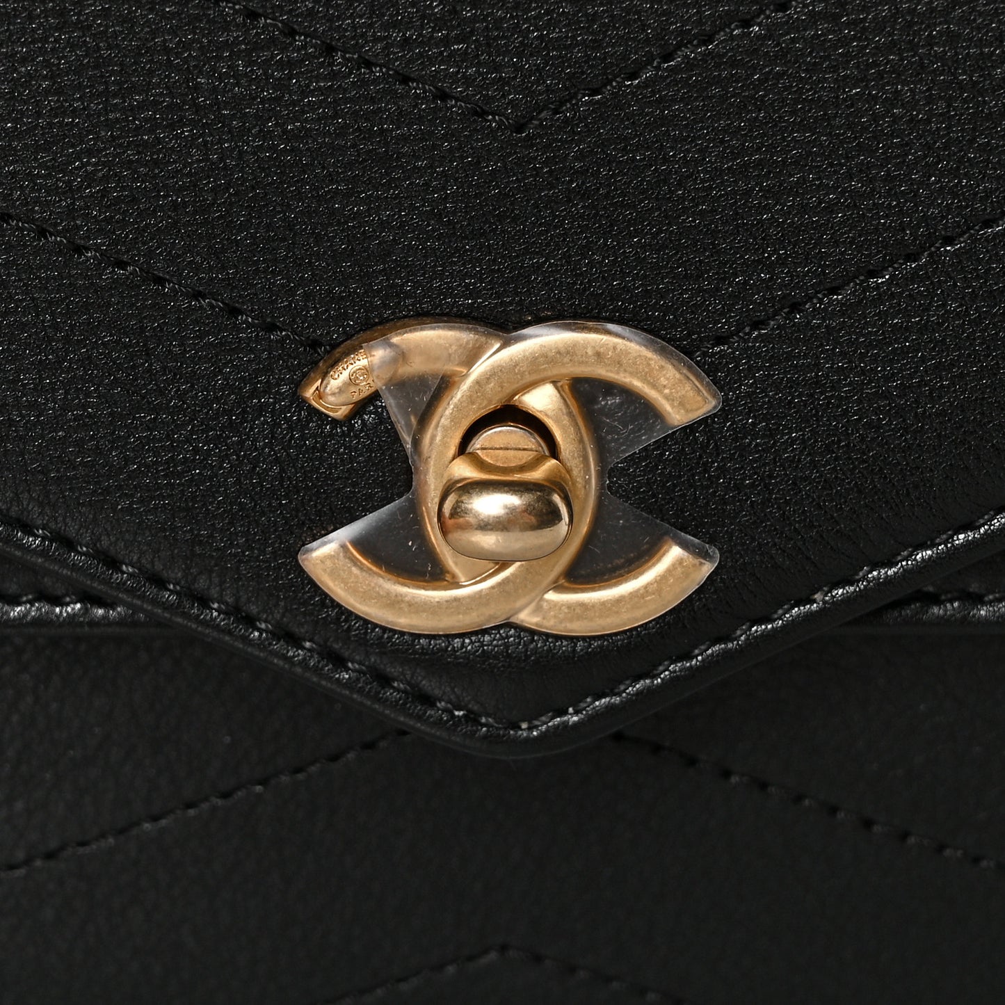 Calfskin Chevron Quilted Casual Trip Flap Black