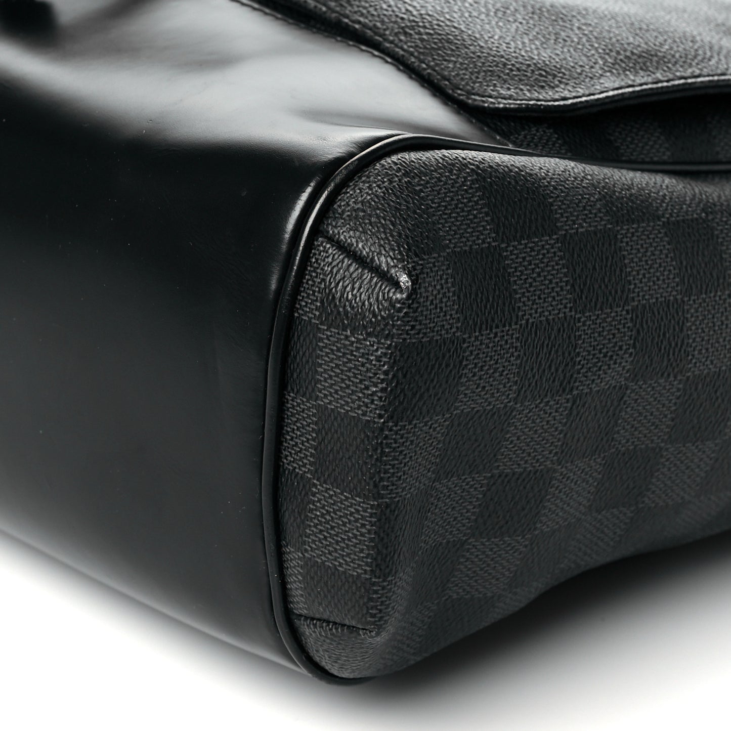 Damier Graphite Skyline Messenger MM