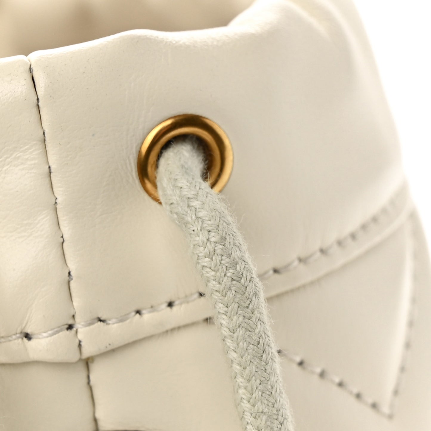 Calfskin Matelasse Mini GG Marmont 2.0 Bucket Bag White