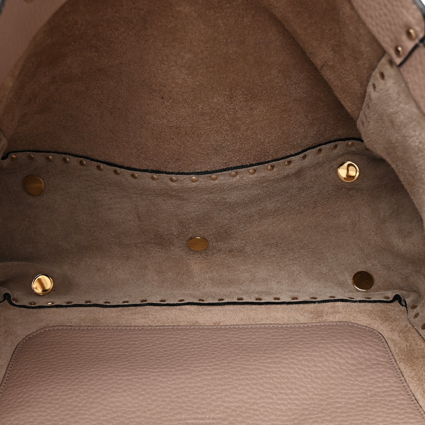 Pebbled Calfskin Medium Rockstud Tote Poudre