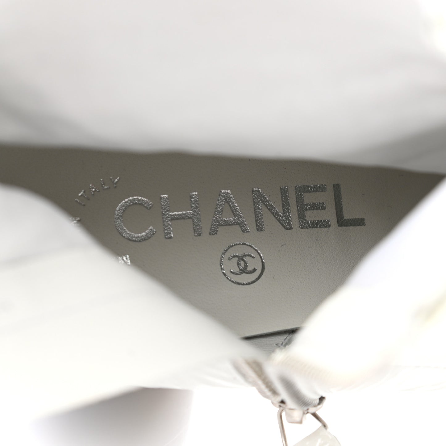 Distressed Patent Cap Toe CC Turnlock Ankle Boots 40.5 White Black