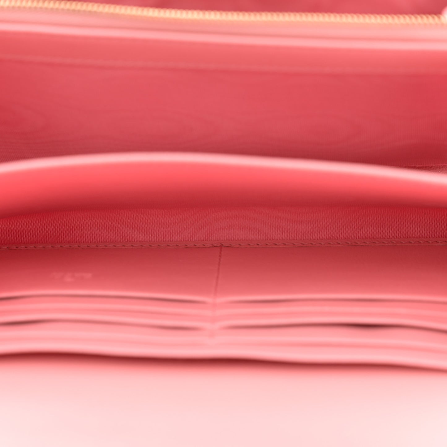 Azalea Calfskin Enamel Matelasse Diagonal Torchon GG Marmont Chain Wallet New Cherry Red Wild Rose