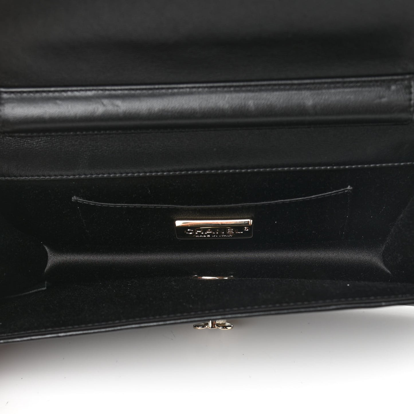 Lambskin Enamel Camellia Clutch With Chain Black