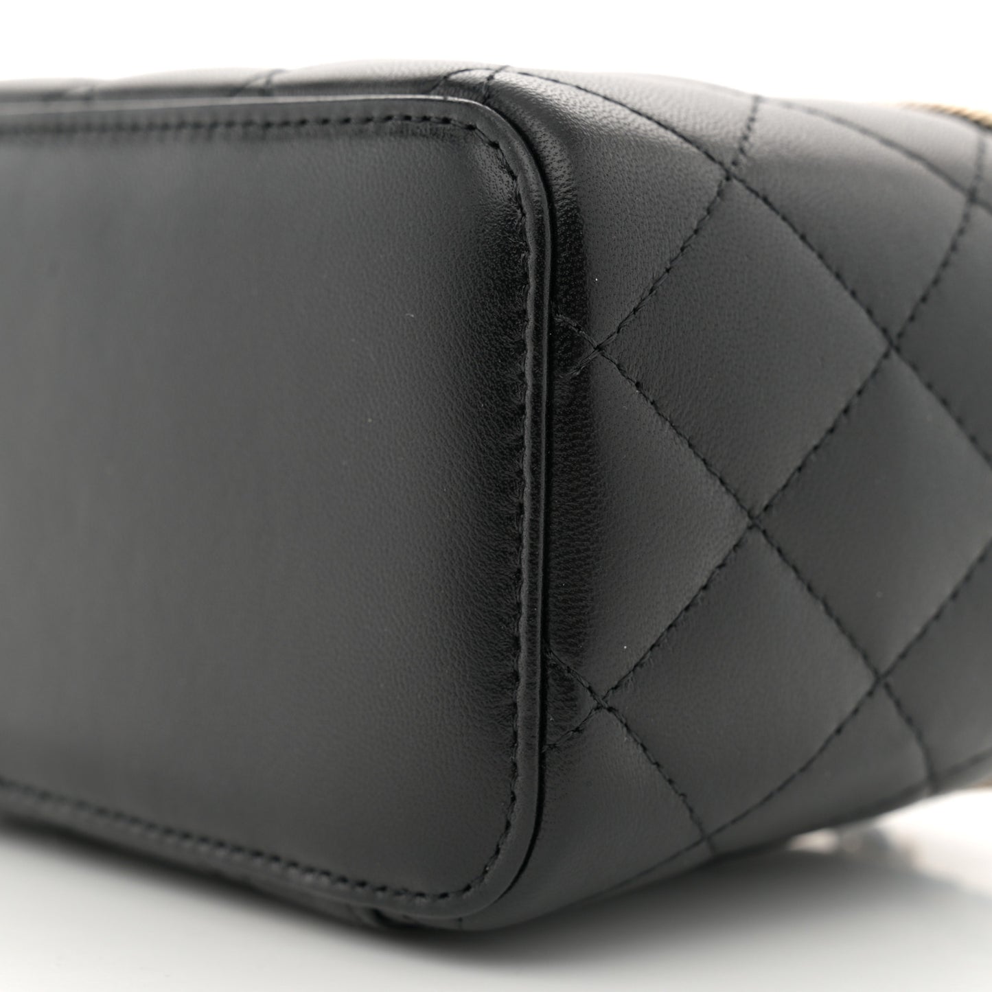 Lambskin Quilted Small Top Handle Vanity Case With Chain Black
