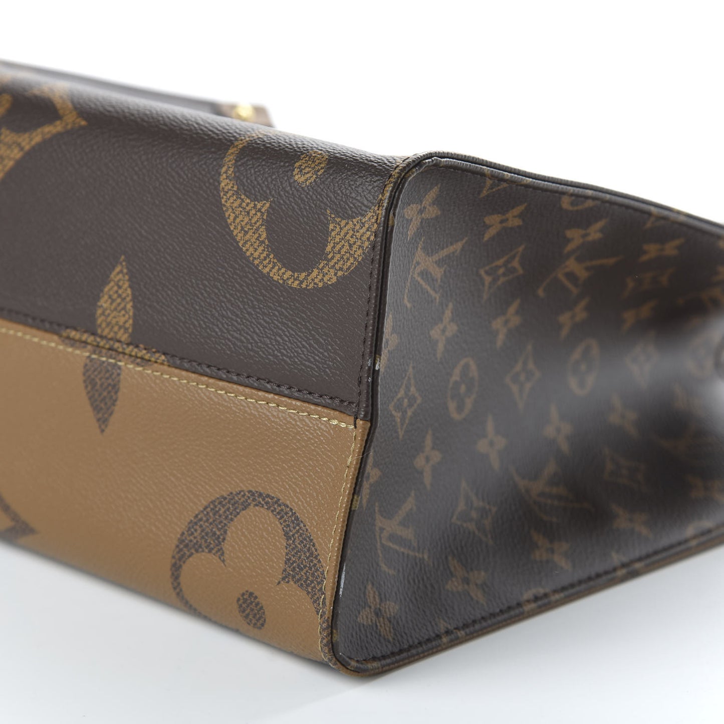 Reverse Monogram Giant Onthego MM