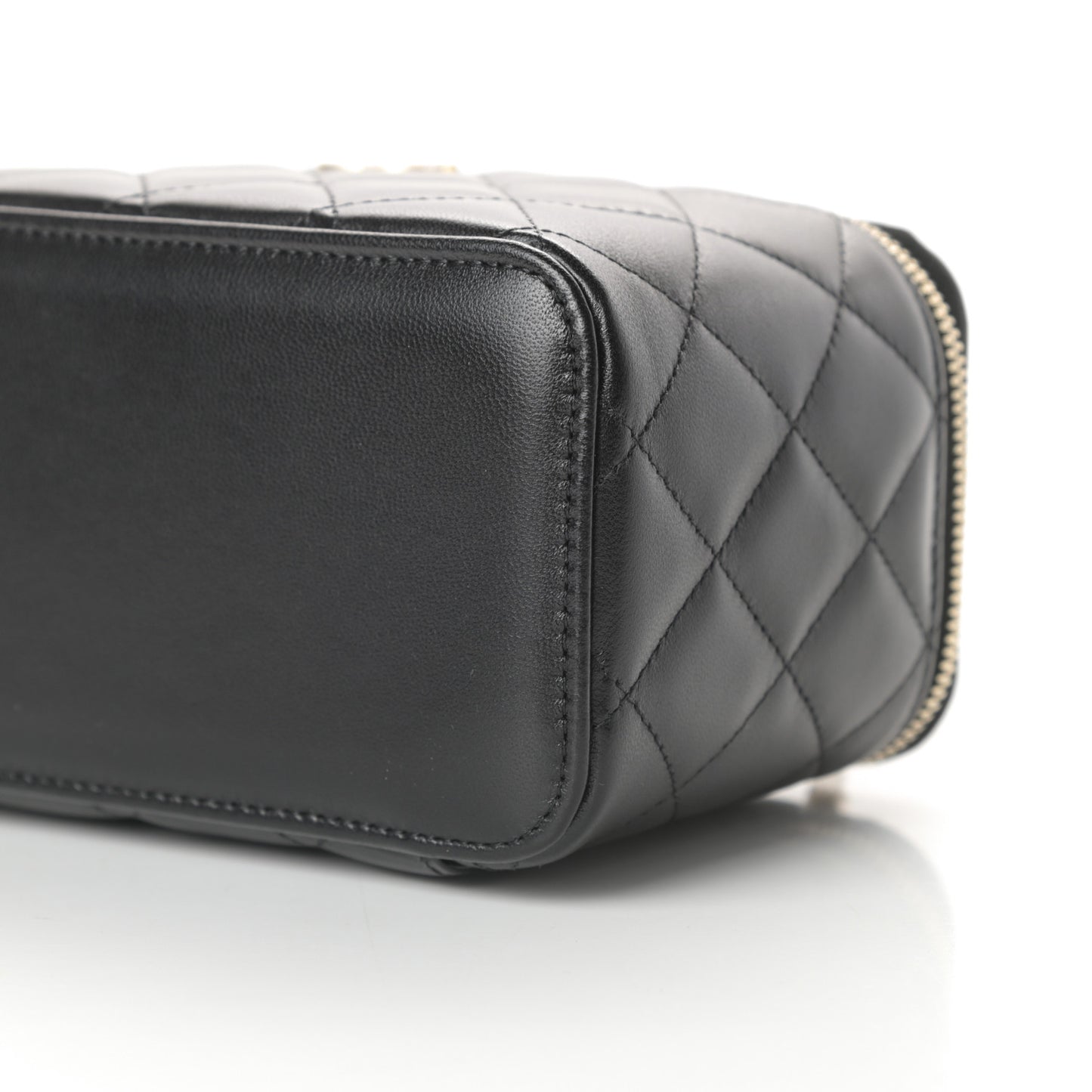 Lambskin Quilted Small Top Handle Vanity Case With Chain Black