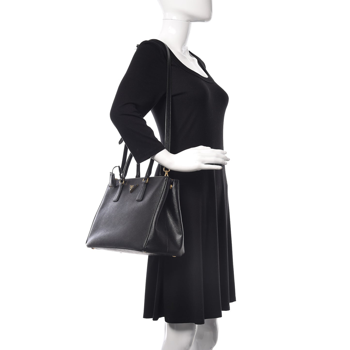 Saffiano Medium Galleria Double Zip Tote Black