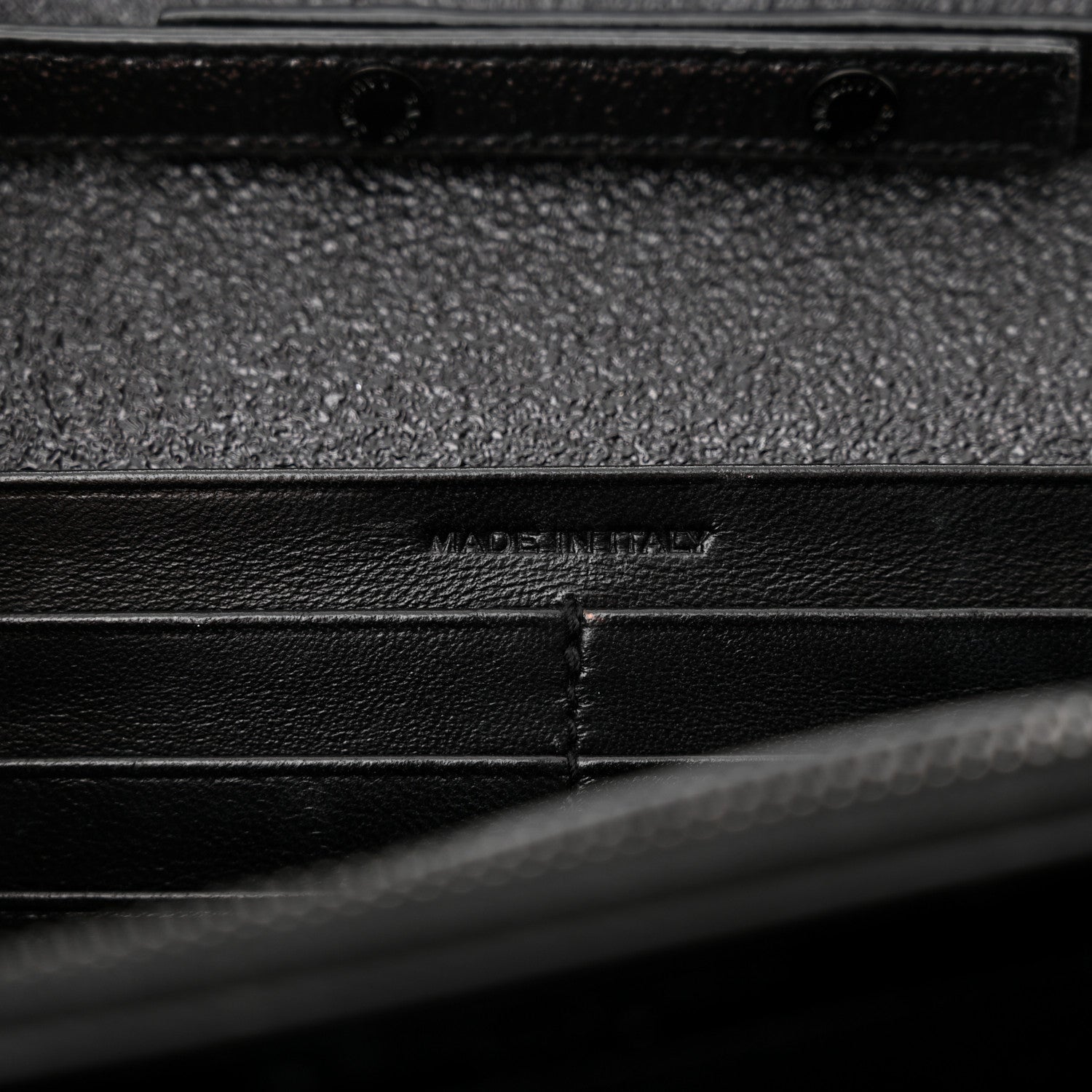 Saint Laurent Grain De Poudre Monogram Chain Wallet Black 7 of 13