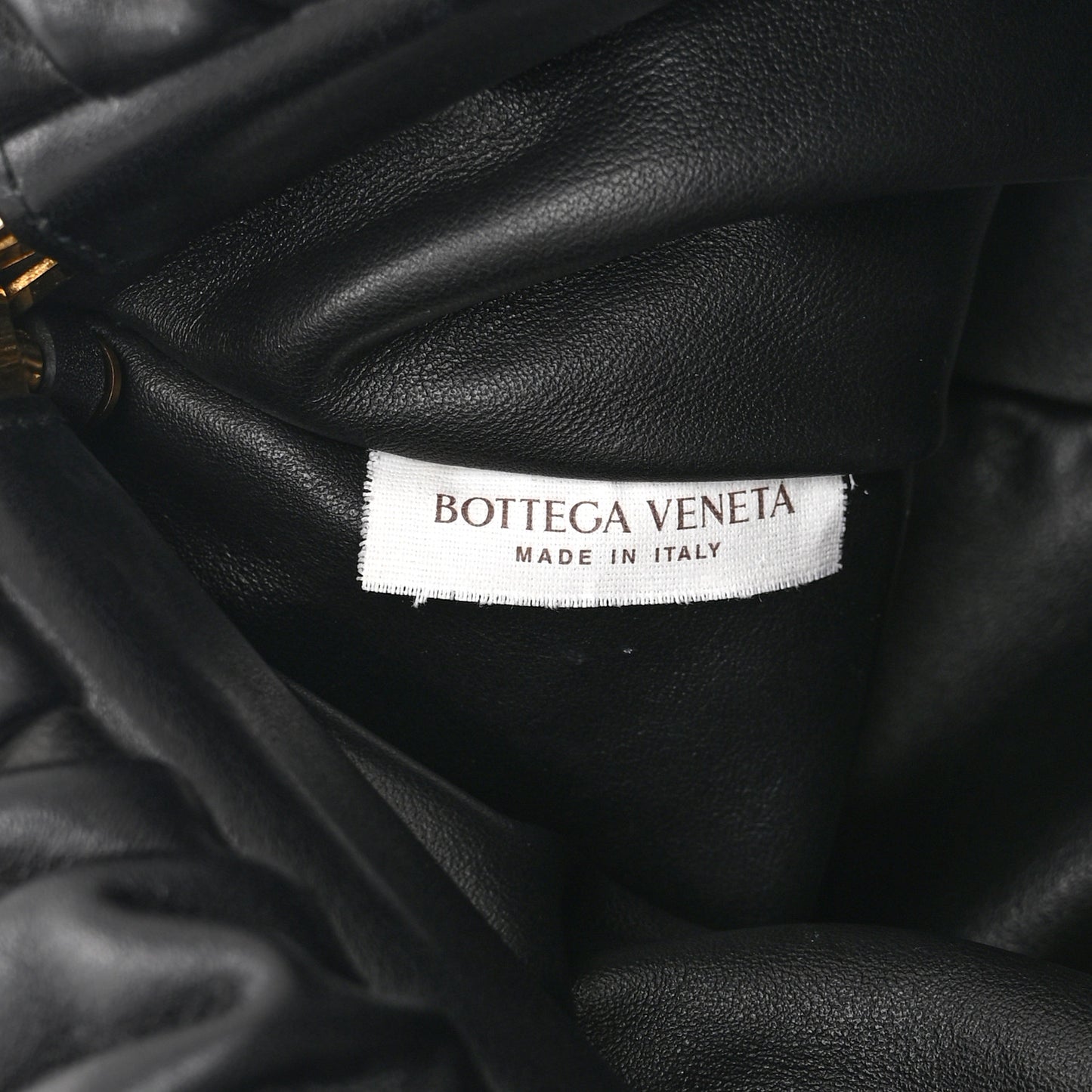 Calfskin The Pouch Chain Black