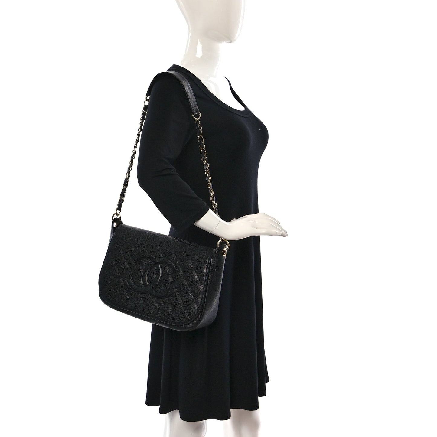 Caviar Quilted Timeless CC Messenger Flap Black