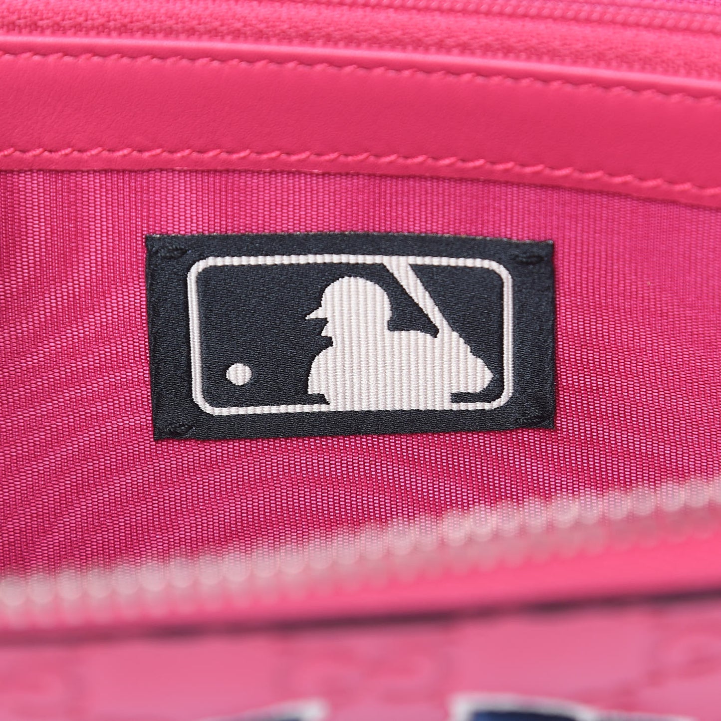 X MLB Guccissima Signature NY Yankees Embroidered Zip Around Wallet Box Pink Blue Ivory